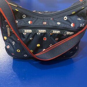 LeSportsac Classic
Rare CLASSIC HOBO in navy print